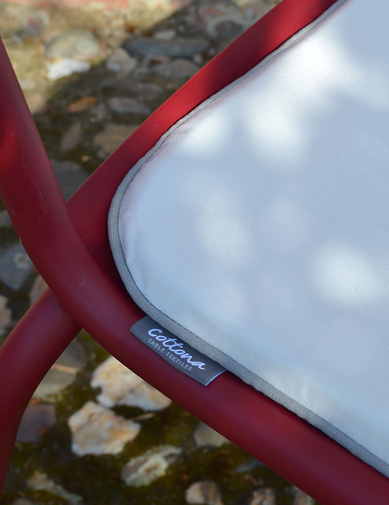 Coussin d'assise d'extérieur Riz / Gris clair passepoil
