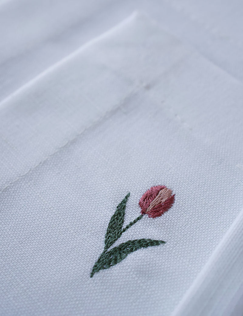 Gift set of table linen with tulips