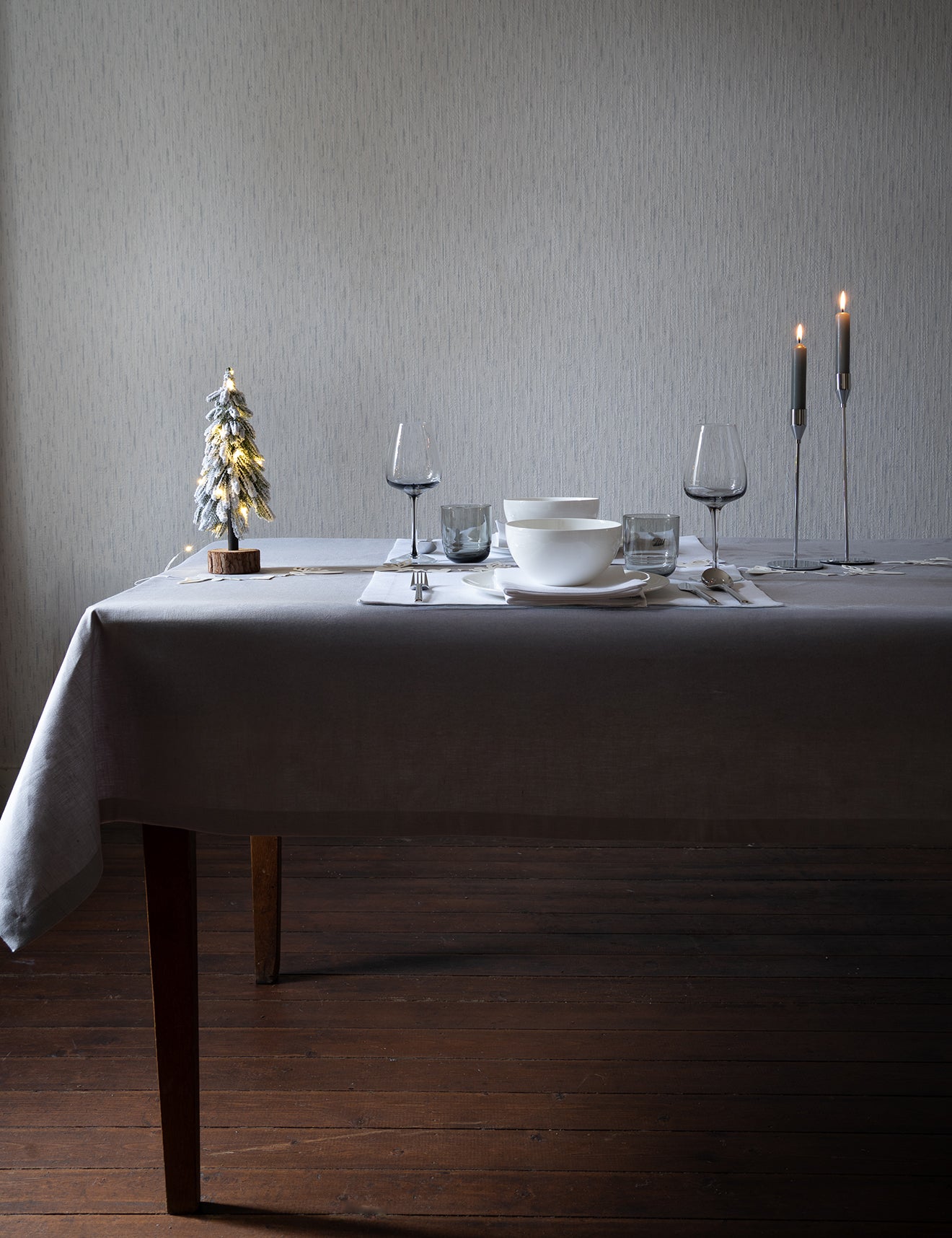 Serviettes de table en lin blanc avec lapin de Pâques brodé