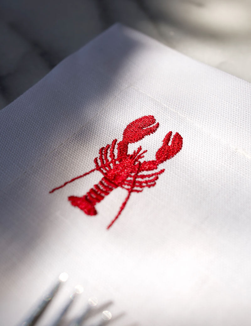 Sets de table en lin blanc avec homard brodé