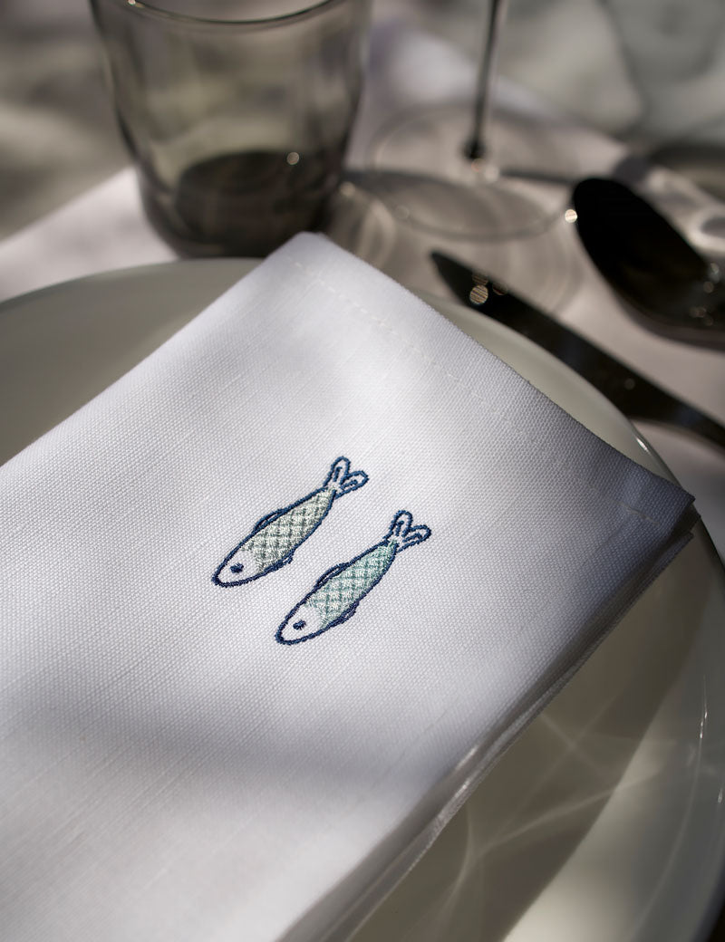 Leinen-Servietten, weiß, mit gestickten Fischen
