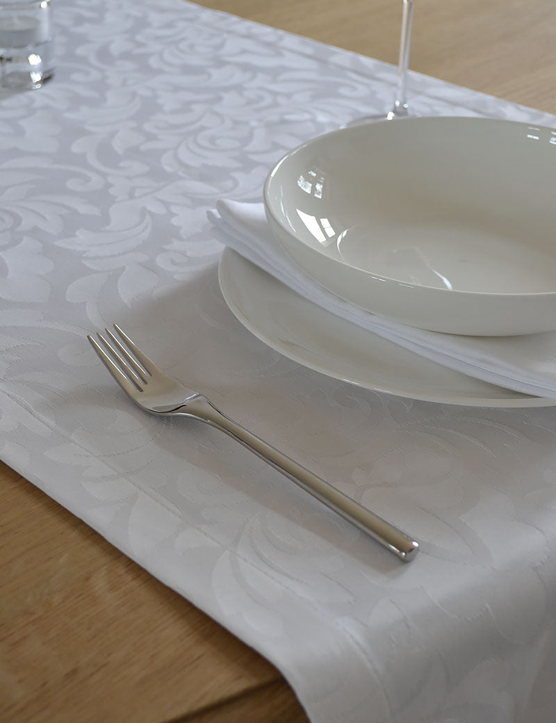 Table runner Damask Classic White