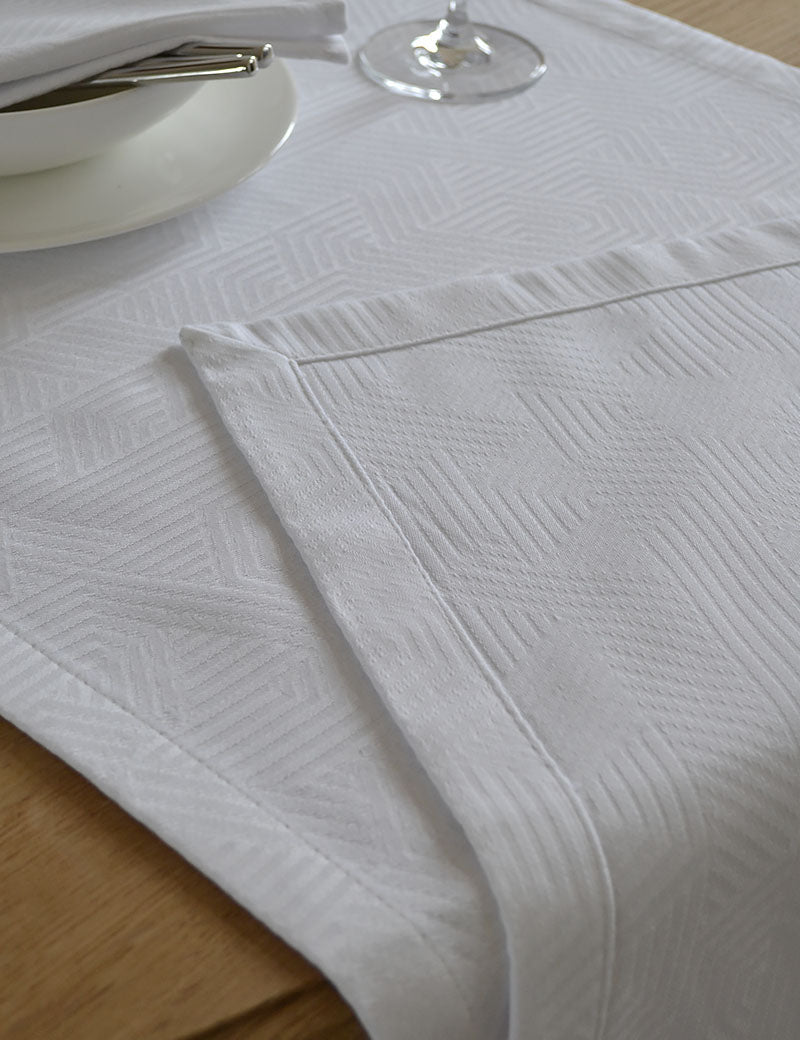 Table runner Damask Modern White