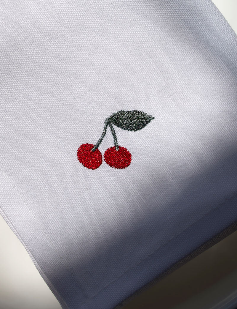Serviettes en lin blanc avec cerise brodée